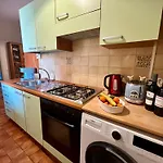 Il Glicine Apartment *